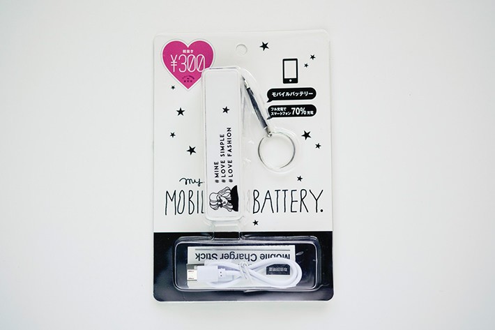 【¥300】ダイソーで買える女子向けバッテリー！「モバイルチャージャースティック」