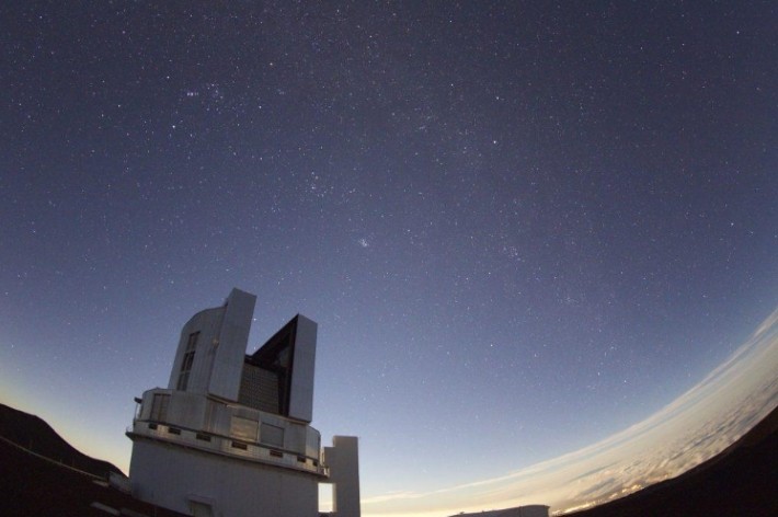「すばる望遠鏡」の主焦点カメラ「HSC」は「暗黒物質」や「暗黒エネルギー」の研究においてどのような貢献をしたのでしょうか？