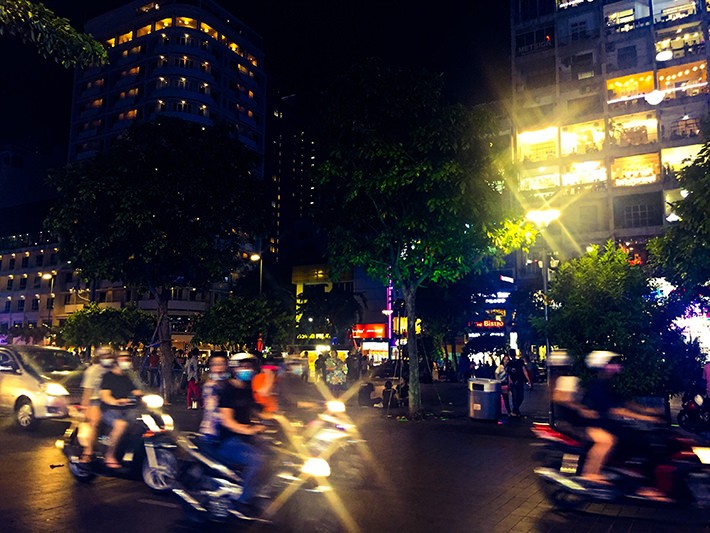 ベトナム（ホーチミン）：歩きスマホよりも危険なバイクスマホ！