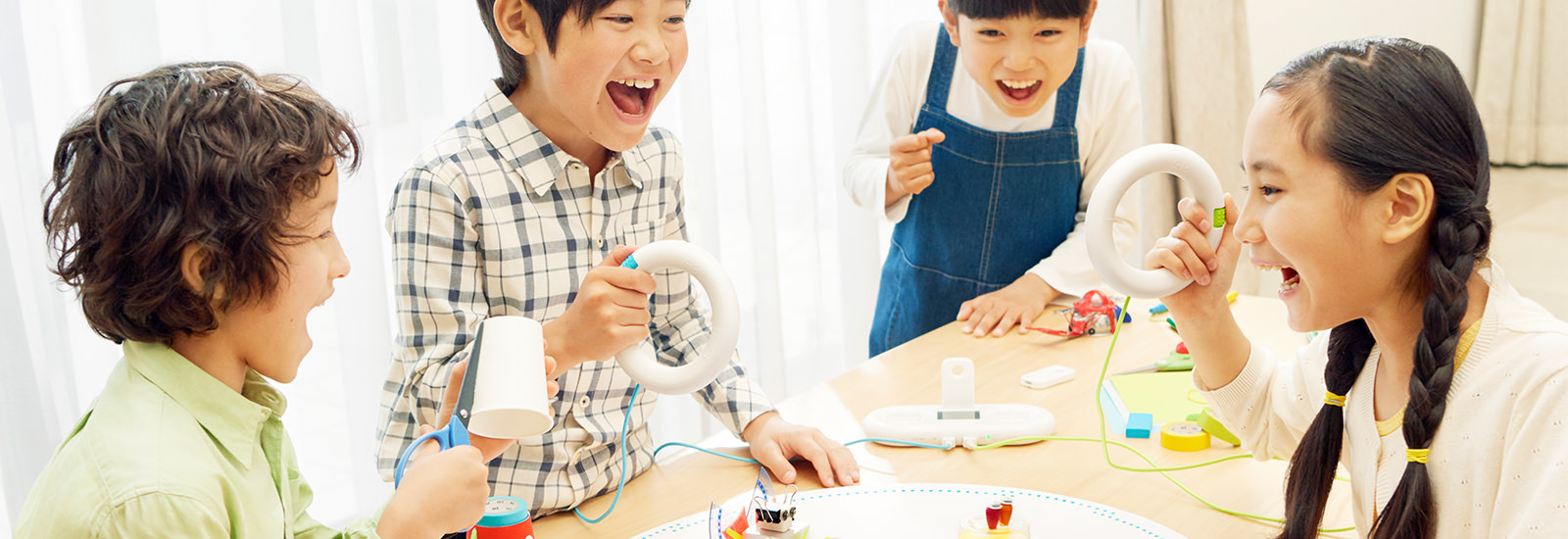 話題のおもちゃ「toio™」の使い方は？ ソニーが作った子どもの創造力を育てる新たなおもちゃ