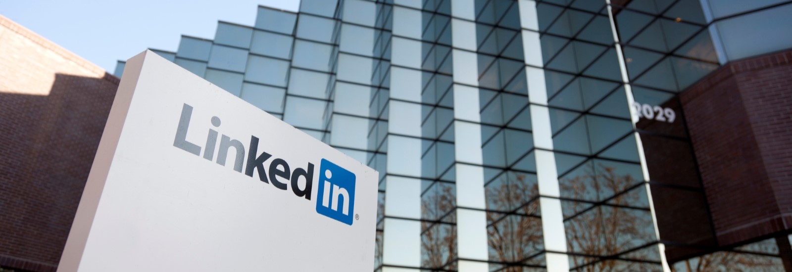 LinkedIn、会員数10億人突破と共に新AI機能提供